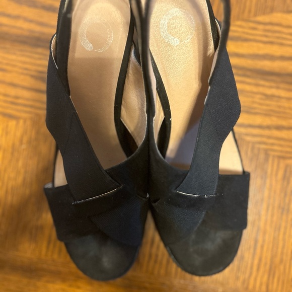 Journee Collection Women's Ronnie
Wedge Sandal, Size 9, Very Good Condition - Picture 12 of 13